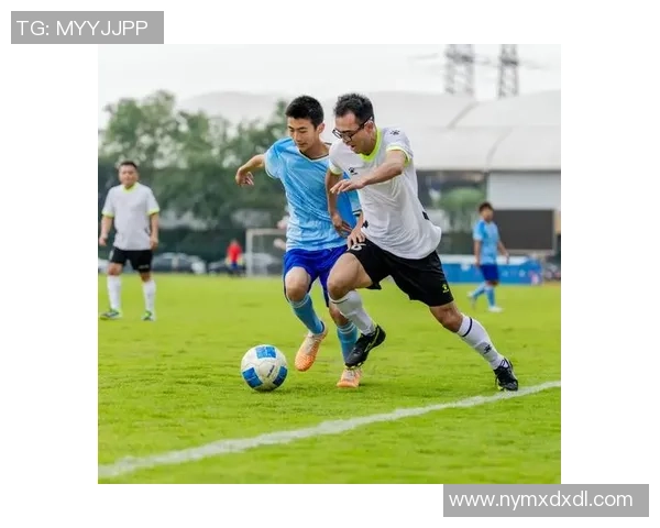 足球滑踩技巧解析助你提升场上表现与竞技水平